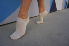 Load image into Gallery viewer, Linen Women Low Cut Socks – Soft, Breathable Keep Feet Dry with Moisture-Wicking Flax Fibers (3-pairs)
